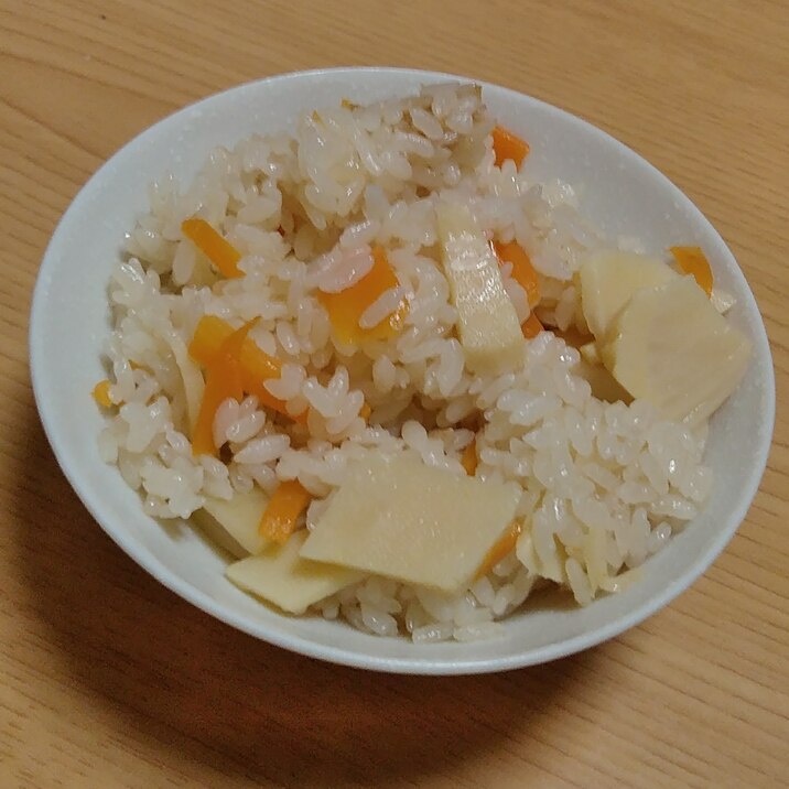 茹でたけのこと人参の炊き込みご飯